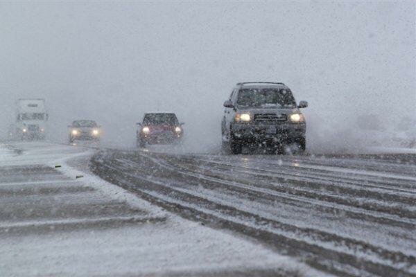 آخرین وضعیت ترافیکی جاده های کشور | بارش برف و کولاک در چالوس، هراز و آزاد راه تهران - شمال