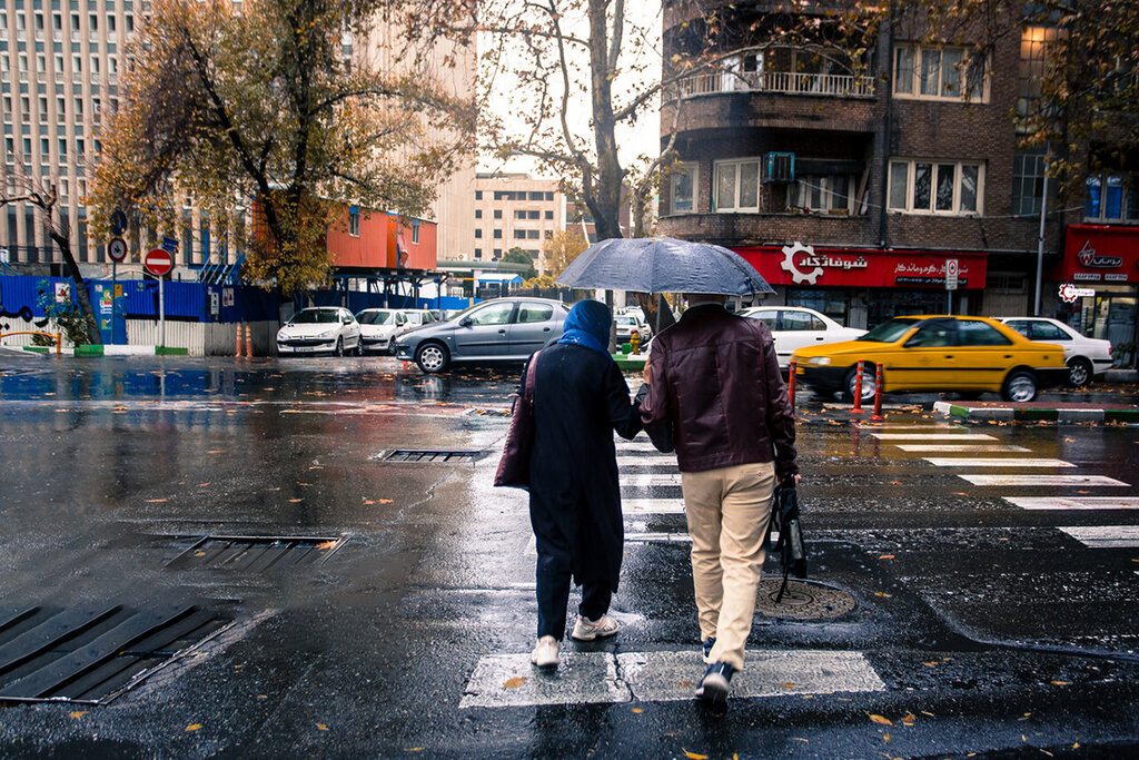 بارش پراکنده باران در ۱۳ استان | وزش باد شدید و گرد و خاک در بعضی مناطق | این دریا مواج است