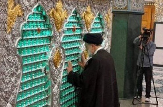 زیارت و نماز رئیسی در حرم حضرت زینب (س) + عکس‌ها