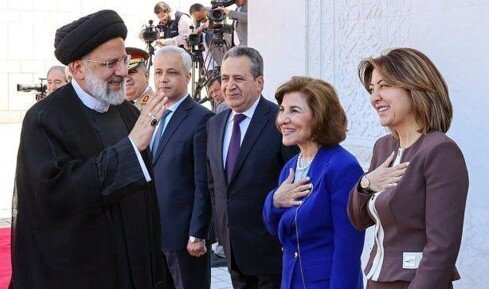 روایت «همشهری» از عکس «خبرساز» لبخند رئیسی به زنان بی‌حجاب سوری