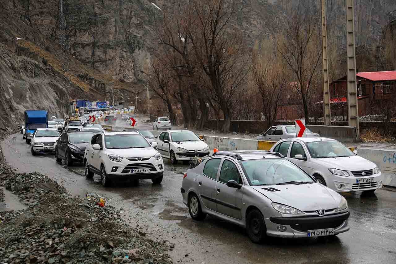 آخرین وضعیت ترافیکی جاده هراز و چالوس  در پی بارش های رگباری | محدودیت تردد در این مسیرها ادامه دارد