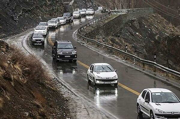 آخرین وضعیت ترافیکی جاده های کشور | بارندگی در جاده‌های ۱۱ استان و ترافیک سنگین در ۲ آزاد راه