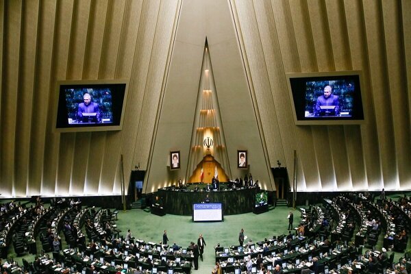 ببینید | افشاگری یک نماینده مجلس علیه دولت رئیسی؛ ماجرای بازداشت برخی مدیران چه بود؟