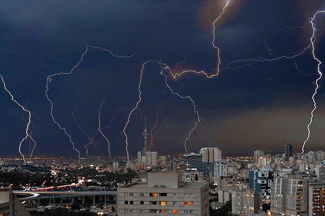 باد و باران‌ در بخش‌هایی از شمال و جنوب کشور  |‌  رعد و برق و کاهش کیفیت هوا در این استان‌ها