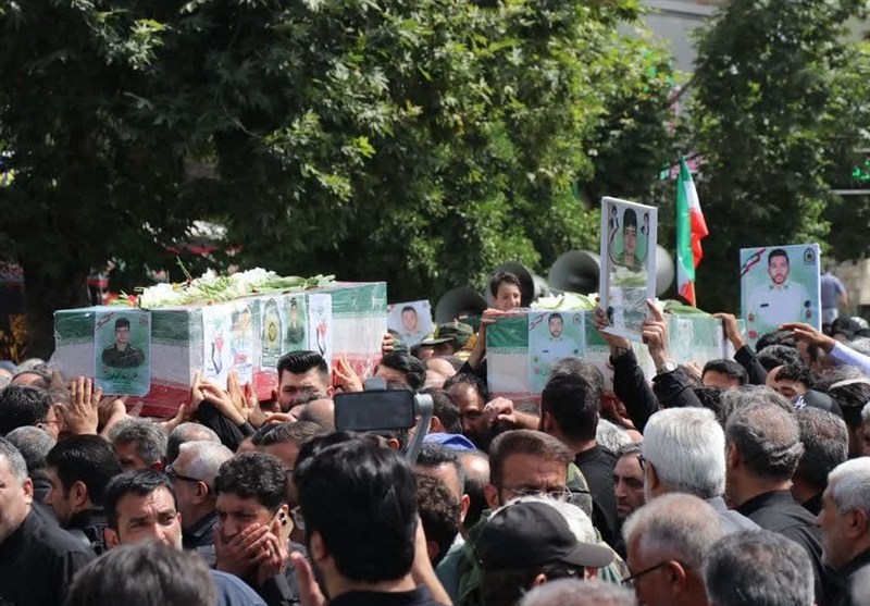 علیآبادکتول ۲ فرزند شهیدش را در آغوش گرفت+تصاویر علیآبادکتول ۲ فرزند شهیدش را در آغوش گرفت+تصاویر