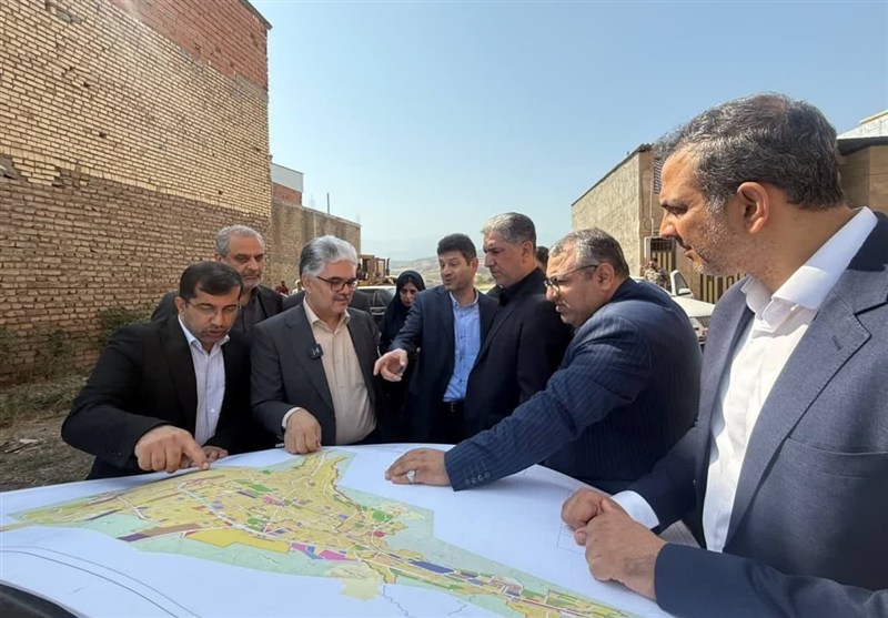 بازدید معاون وزیر راه از محله « چناران»/تأکید بر توسعه زیرساختی بازدید معاون وزیر راه از محله « چناران»/تأکید بر توسعه زیرساختی