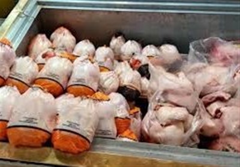 تناقض آشکار در بازار مرغ شمال/ فروش ۱۳۰هزارتومانی به مردم‌/ قیمت مصوب اعتباری ندارد!